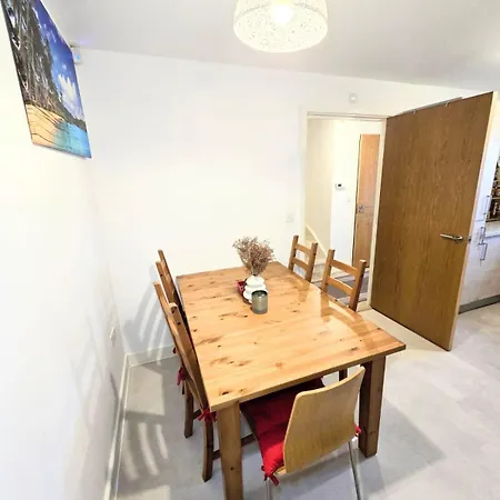 Saints Housestay Whole House Leeds (West Yorkshire)