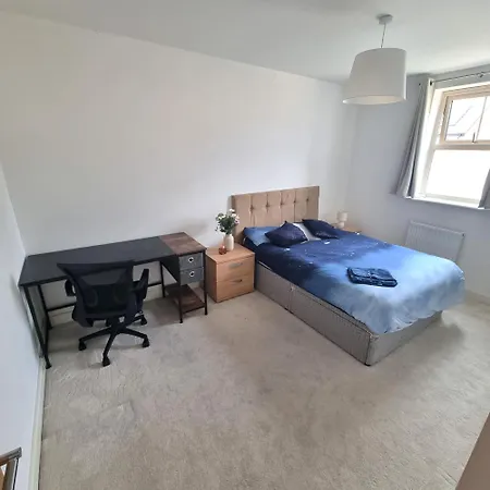 Saints Housestay Whole House Homestay Leeds (West Yorkshire)