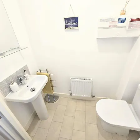 Saints Housestay Whole House Leeds (West Yorkshire)